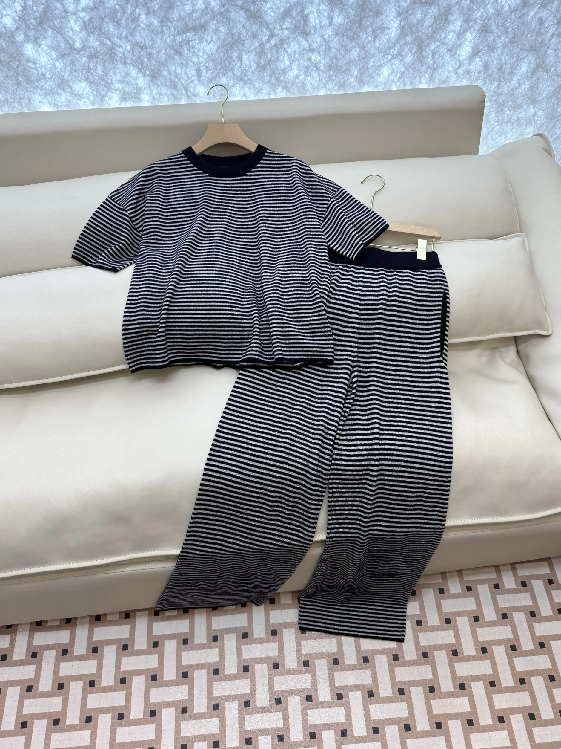 Abito nuovo stile 2025 70% lana 30% cashmere Abito lavorato a maglia nuovo stile due colori