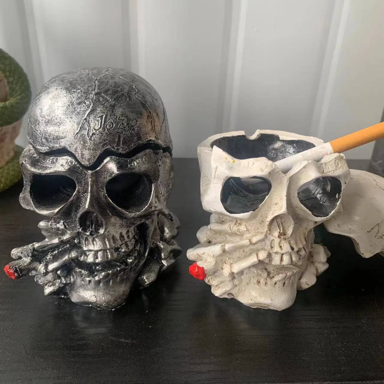 Halloween Skull Ashtray Storage European Art Statue Ornament Living Room Home Ornaments Dark Gifts