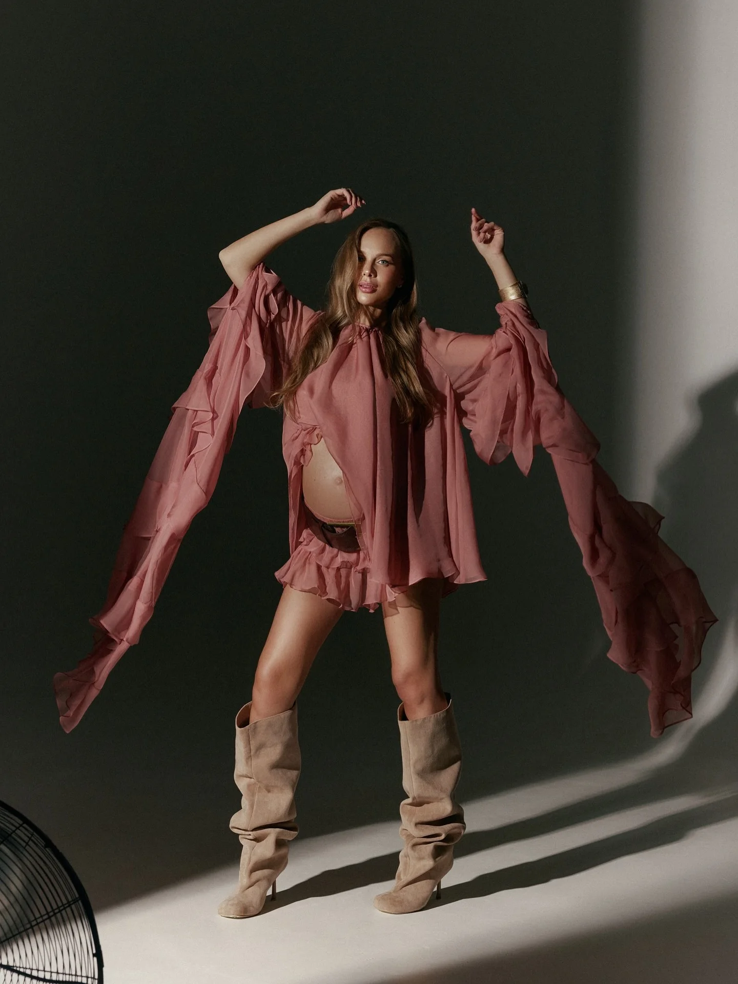 Modna damska sukienka szyfonowa z falbanami, w stylu boho, asymetryczna, z długim rękawem, odkrywająca brzuch, zwiewna sukienka maxi na imprezę, wesele, ciążę, 2026