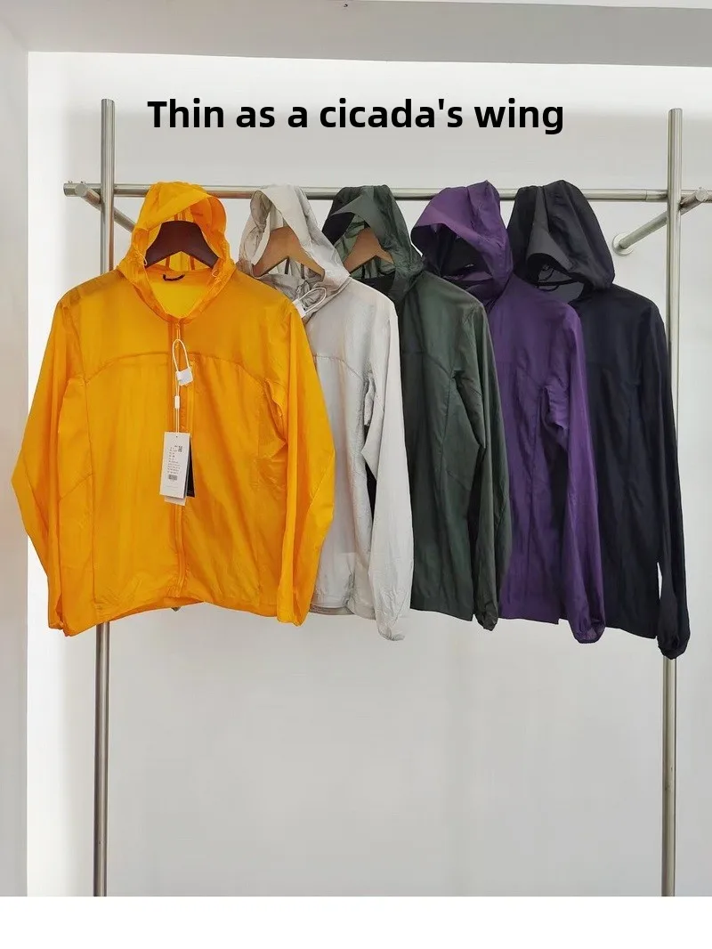 

Новая летняя легкая дышащая мужская куртка с капюшоном для занятий спортом на открытом воздухе, ультратонкая куртка из нейлонового волокна, свободный крой, модный городской стиль