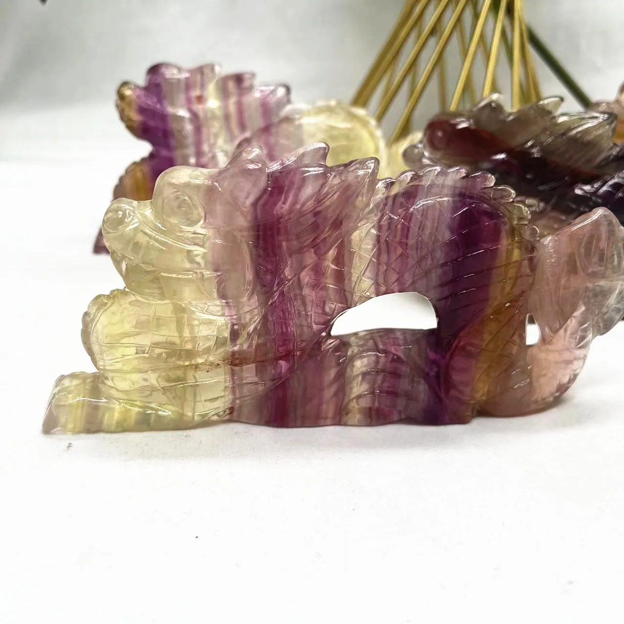 Großhandel Bulk Crystal Carving Rainbow Fluorite Dragon Handgeschnitzte Crystal Animal Carving