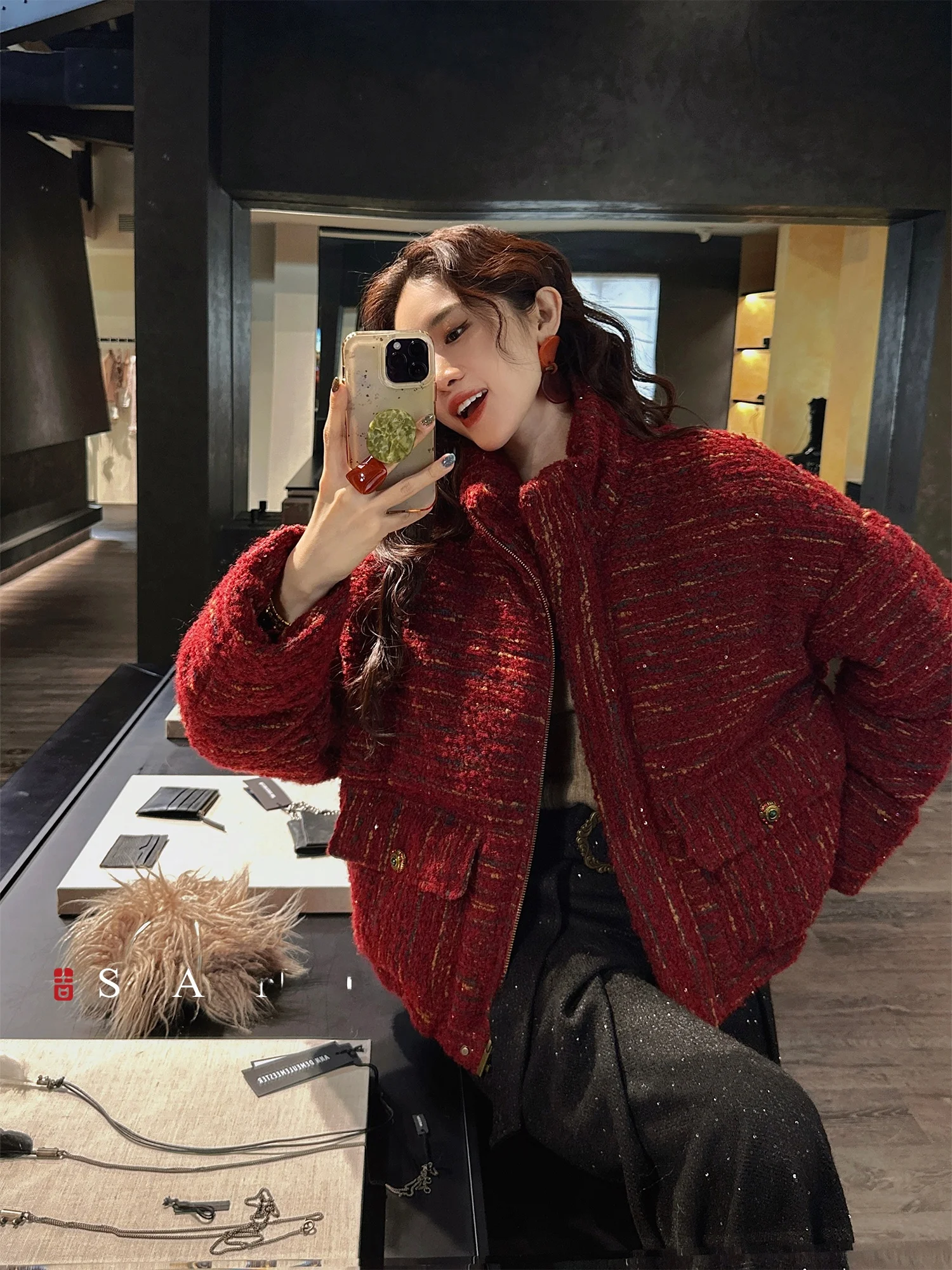 

Новое зимнее утепленное шерстяное пальто Sanji Bla Flower Cisas Knot Aosphere Small Fragrance Down Jaet 2025 с бахромой