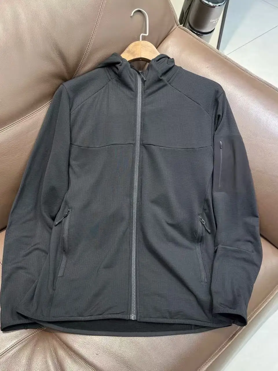 

Hooded Fleece Lined Jacket Men's Outdoor Sporty Casual Workwear Thickened Polyester Fiber Standard Fit Zipper Closure Warmth