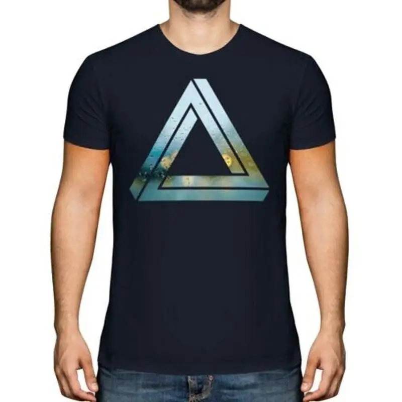 

Мужская подарочная футболка с невозможным треугольником и языческим символом
