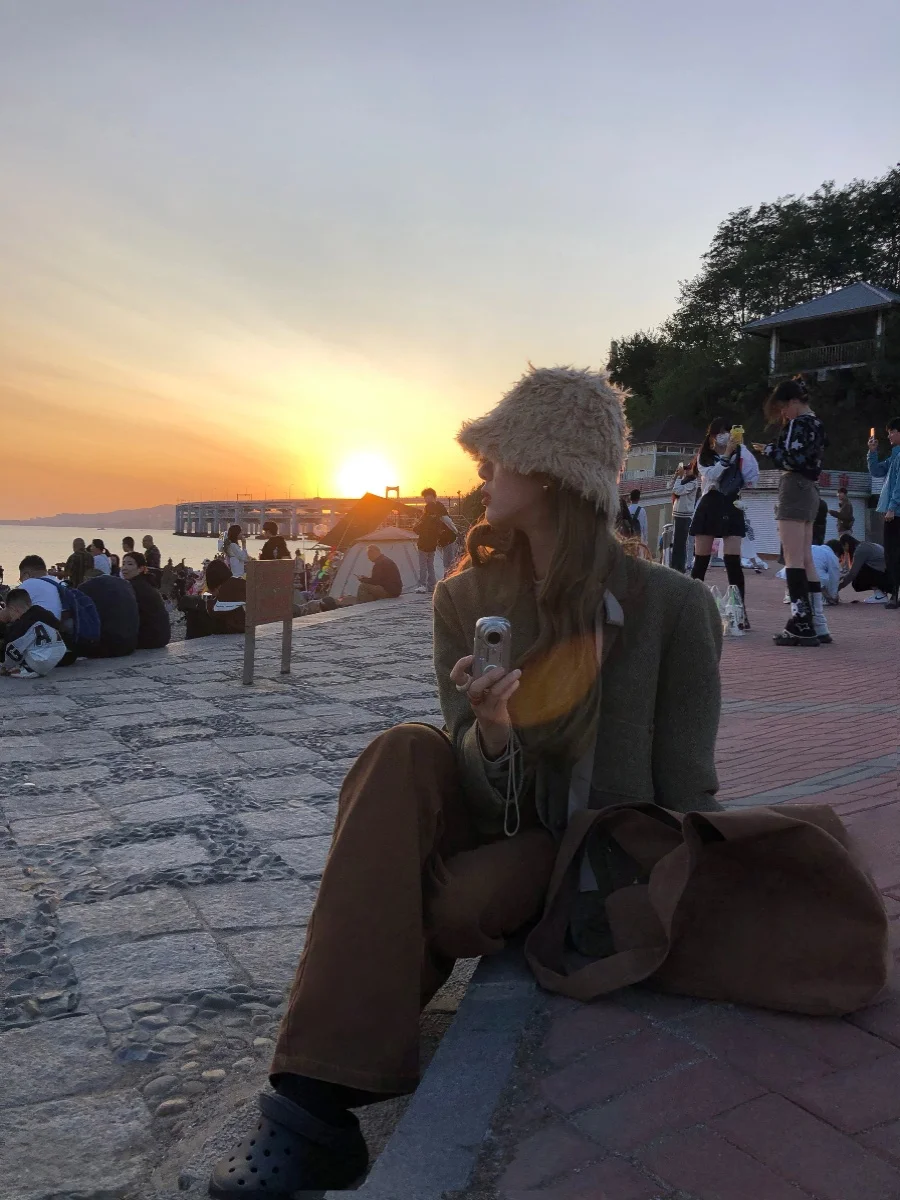 Calça Jeans Feminina Soolrok de Cintura Alta com Perna Reta, Linhas Picasso, Efeito Emagrecedor, Cobertura de Quadril, Duas Cores e Micro Flare