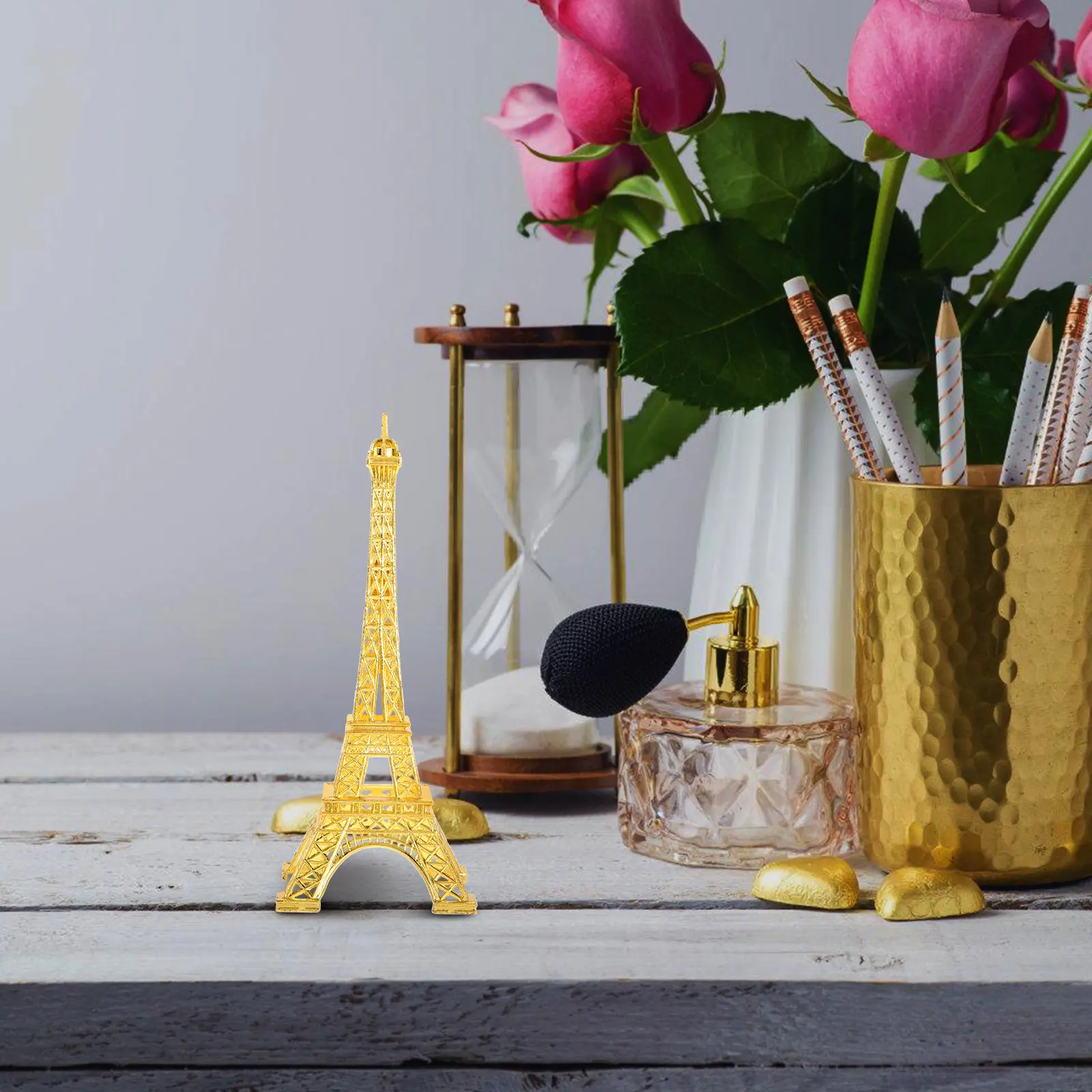Novel Zinc Alloy Eiffel Tower Adornment Vintage Desktop Decor Home Office Bedroom Bar Metal Ornament Travel Souvenir Decoration