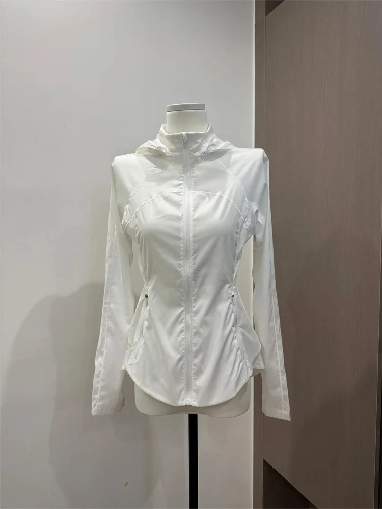 เสื้อผ้าโยคะผู้หญิงผ้าไหมน้ำแข็งสีขาวทรงเข้ารูปสำหรับขี่จักรยาน ป้องกันแสงแดด เสื้อคลุมบางเบาสำหรับฤดูร้อน ซิปยาว