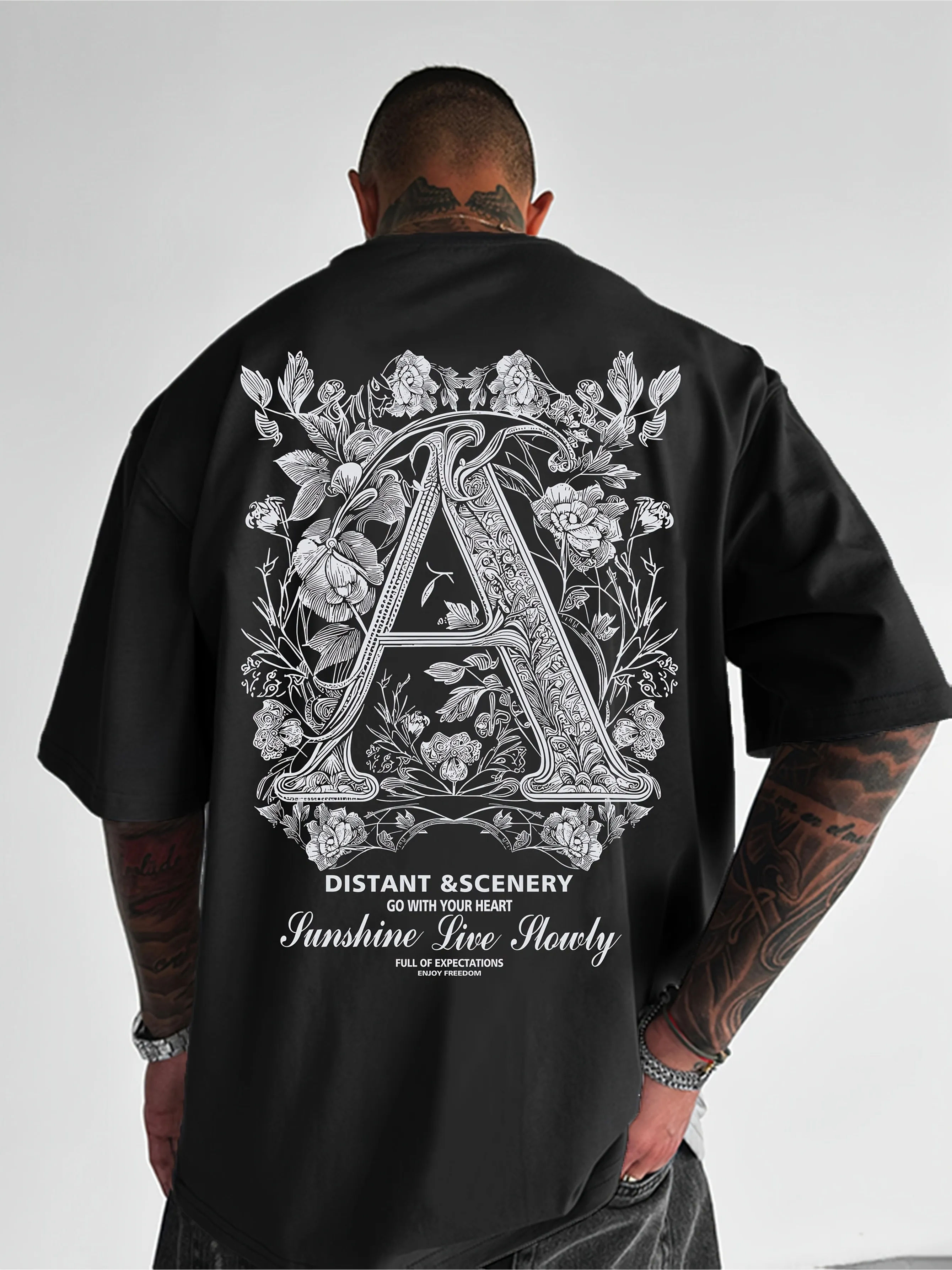 الرجال Y2K الشارع نمط الرجعية الأزهار رسالة نمط تي شيرت تنفس دنة مزيج فضفاض عادية قصيرة الأكمام طاقم الرقبة مع طباعة أبيض وأسود مريحة مناسبة للرجال العضلات Co العلامة التجارية #1