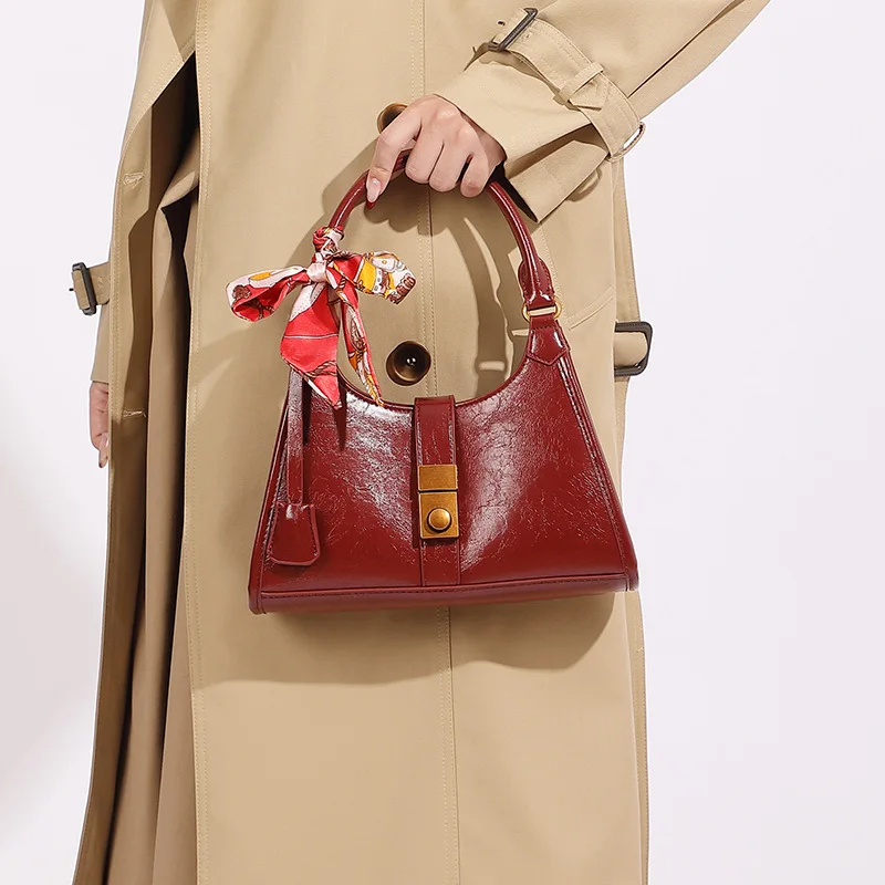 

Women's stylish simple locking oil wax pu leather red bride handbag luxury retro bag fixing armpit single shoulder off road bag
