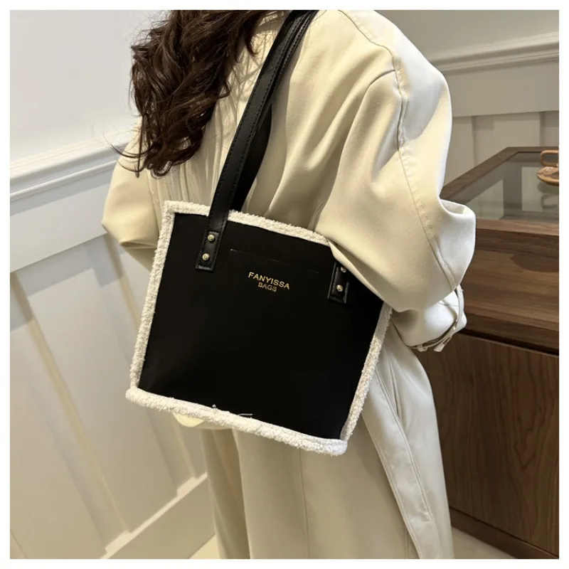 Autumn Winter New Plush Shoulder Bag Large Capacity Women's Shoulder Bag Suede Matte Handbag Lamb Wool Tote Bucket Shoulder Bag