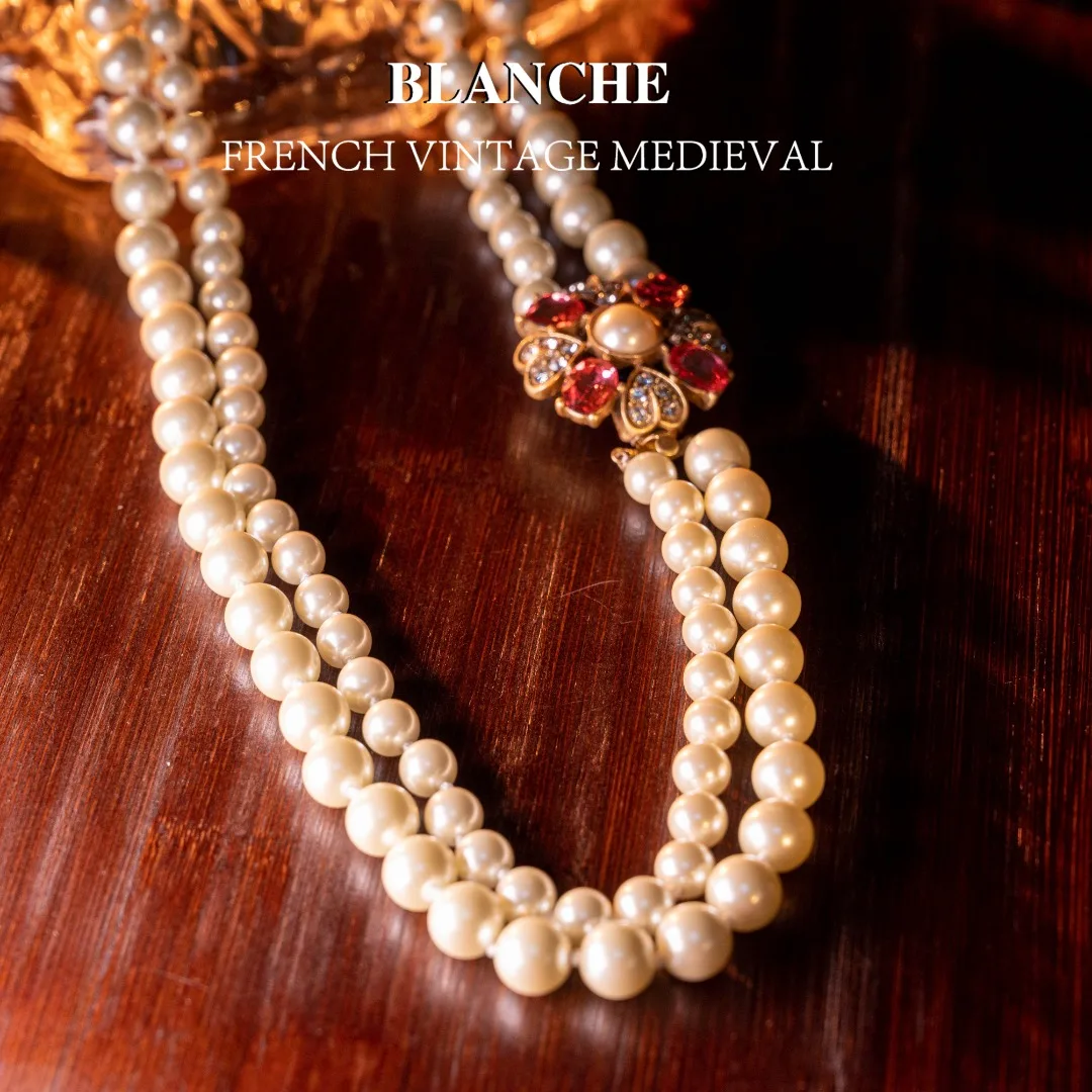 Luxury necklace and earring set with white pearls inlaid with pink Rhinestone retro gold-plated design