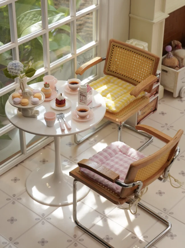 1/6 casa de bonecas em miniatura cadeira modelo pequena cadeira de encosto retro rattan tecido cadeira bjd boneca cena móveis decoração acessório