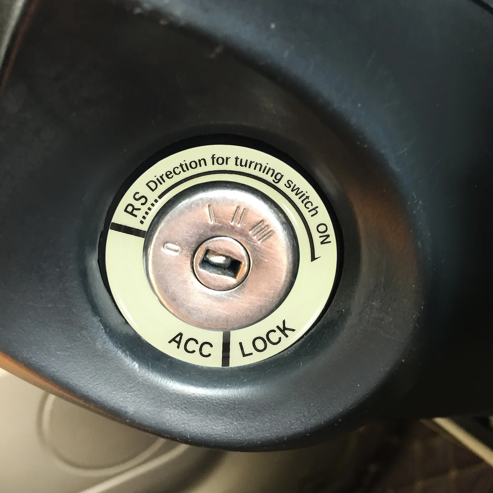 

Car Ignition Switch Trim Ring Glow in Dark Adhesive Durable Luminous Ignition Switch Cover Decoration for Car Motorcycle