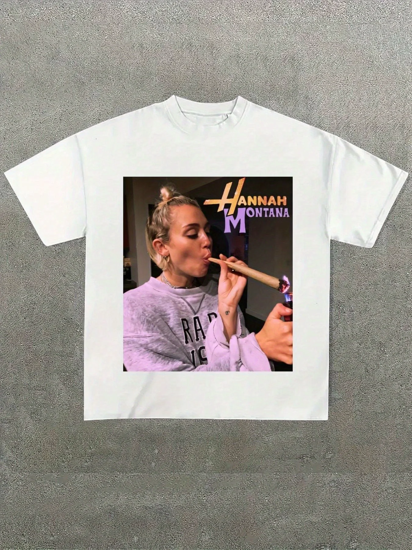 Camiseta negra con estampado de Hannah Montana para mujer: camiseta informal de corte amplio con el icónico diseño de una cigarrera y un micrófono.