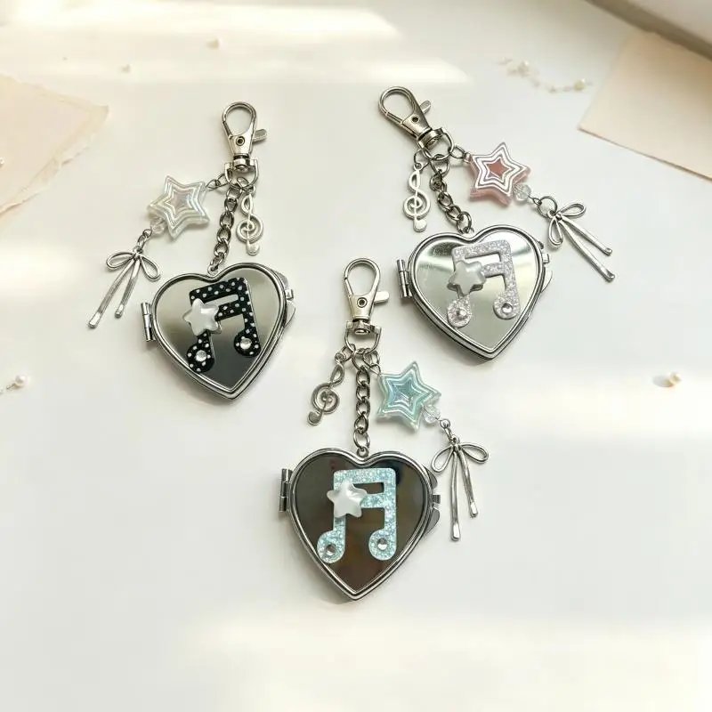 Tragbarer Doppelseitiger Spiegel-Schlüsselanhänger mit Niedlichem Liebesmotiv und Stern-Akzent, Kleines Taschen-Accessoire für Teenager-Mädchen – Detail 4