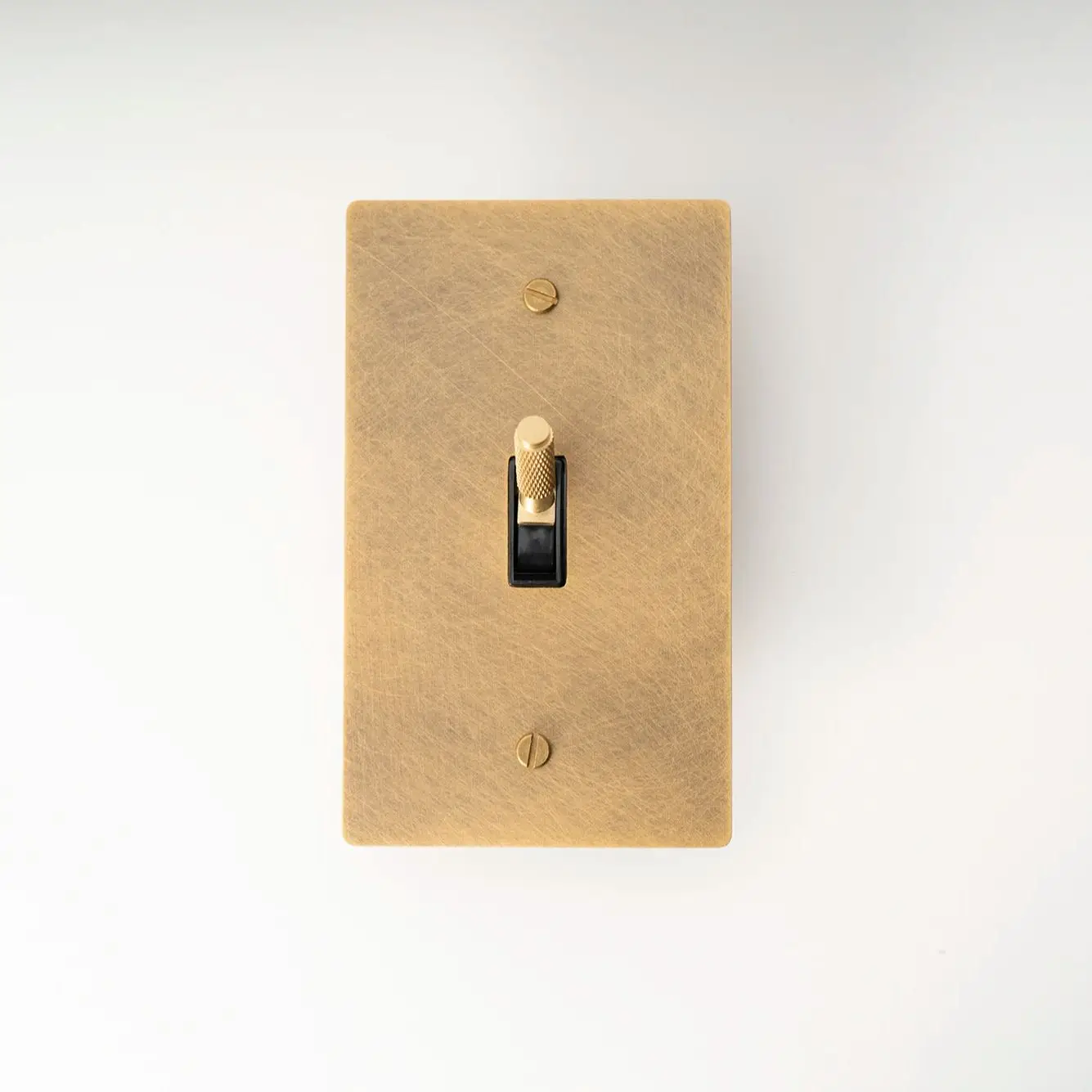 لوحة نحاسية كلاسيكية معيار أمريكي UL عتيق نحاسي مخرش تبديل 3 اتجاهات مفتاح 15A GFCI مقبس USB 110 فولت عكس الضوء LED باهتة