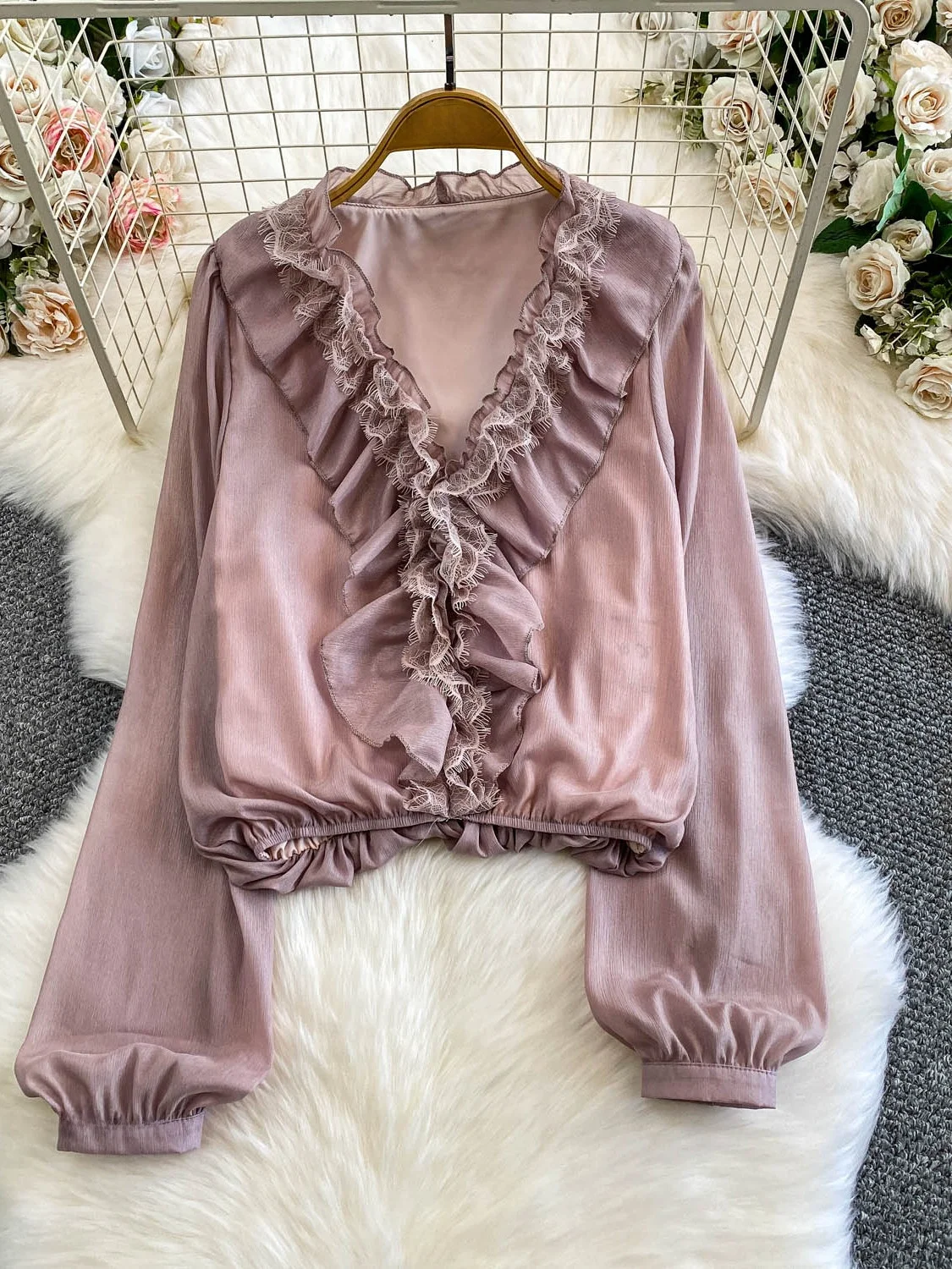 Blus Wanita Model V-Ne dengan Renda, Bahan Chiffon Tipis untuk Musim Panas, Gaya Korea, Cocok untuk Kerja, Panjang Sedang, Berwarna