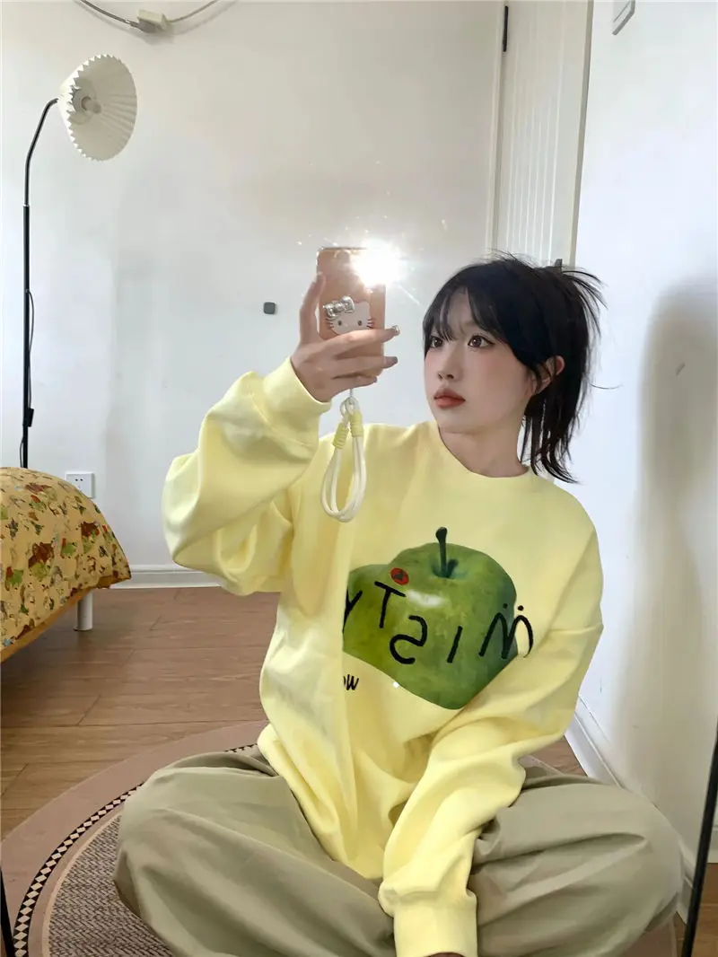 سترة نسائية مطبوعة بالفواكه لخريف وشتاء 2025 سترة هاراجوكو برقبة دائرية سميكة وفضفاضة ملابس خروج فضفاضة غير رسمية حلوة #3