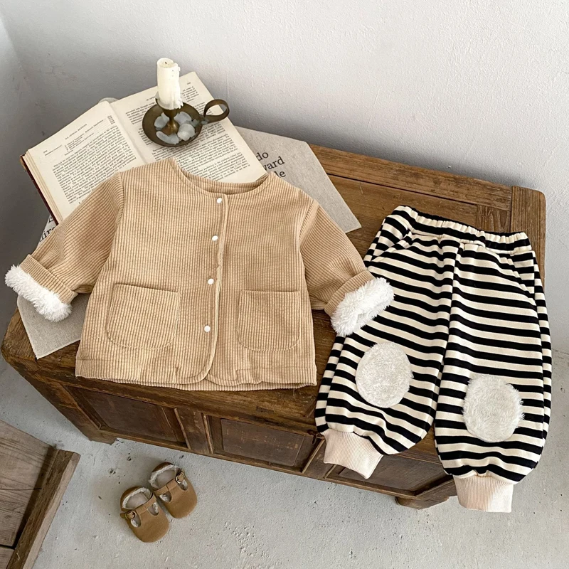 New winter baby clothing for boys and girls aged 0-3, round neck cardigan with corduroy and velvet jacket