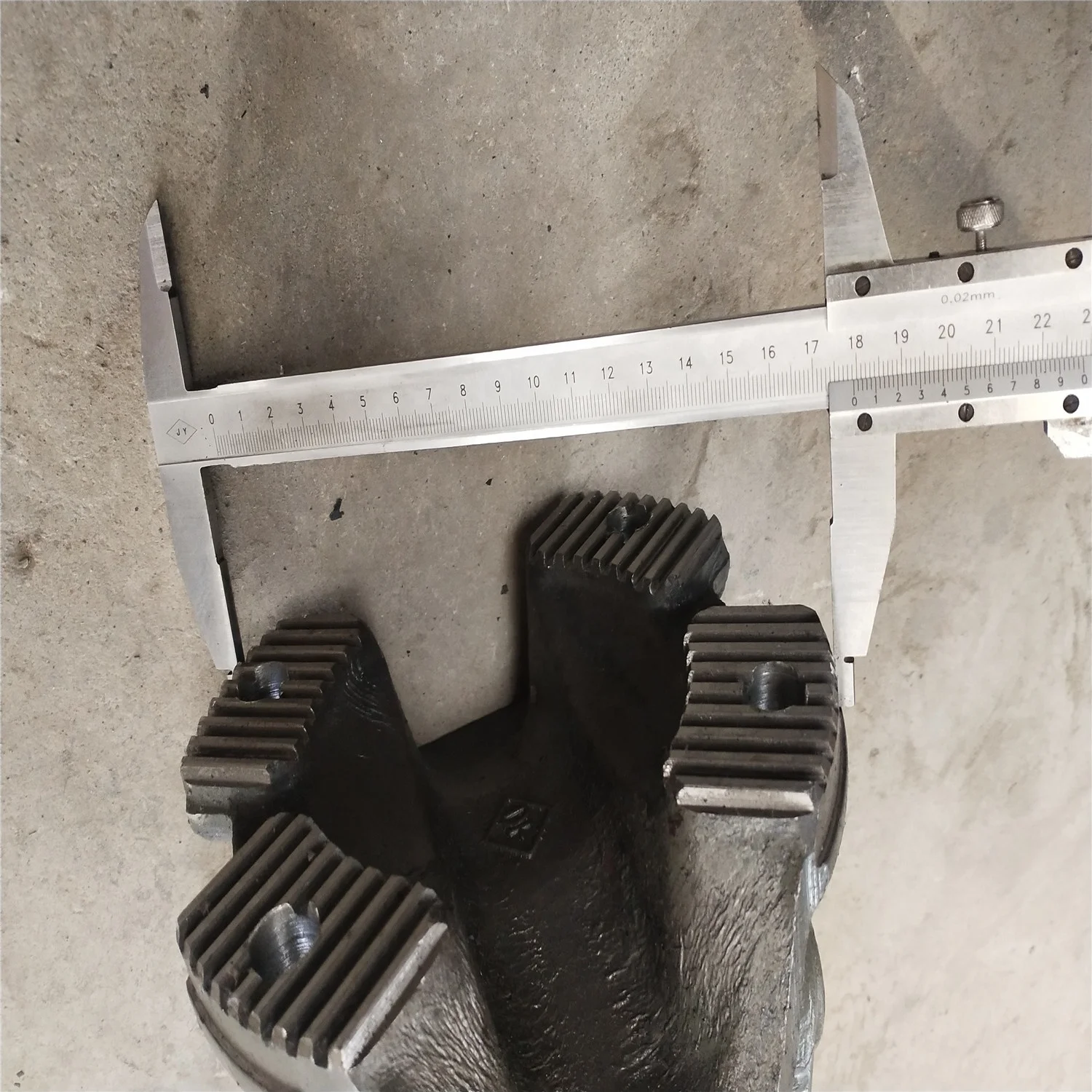 

Hot Sale Transmission Shaft 2201010-80A for FAW J5 J6 3252 3312 China Truck Parts Engine Parts Hot Selling High Quality