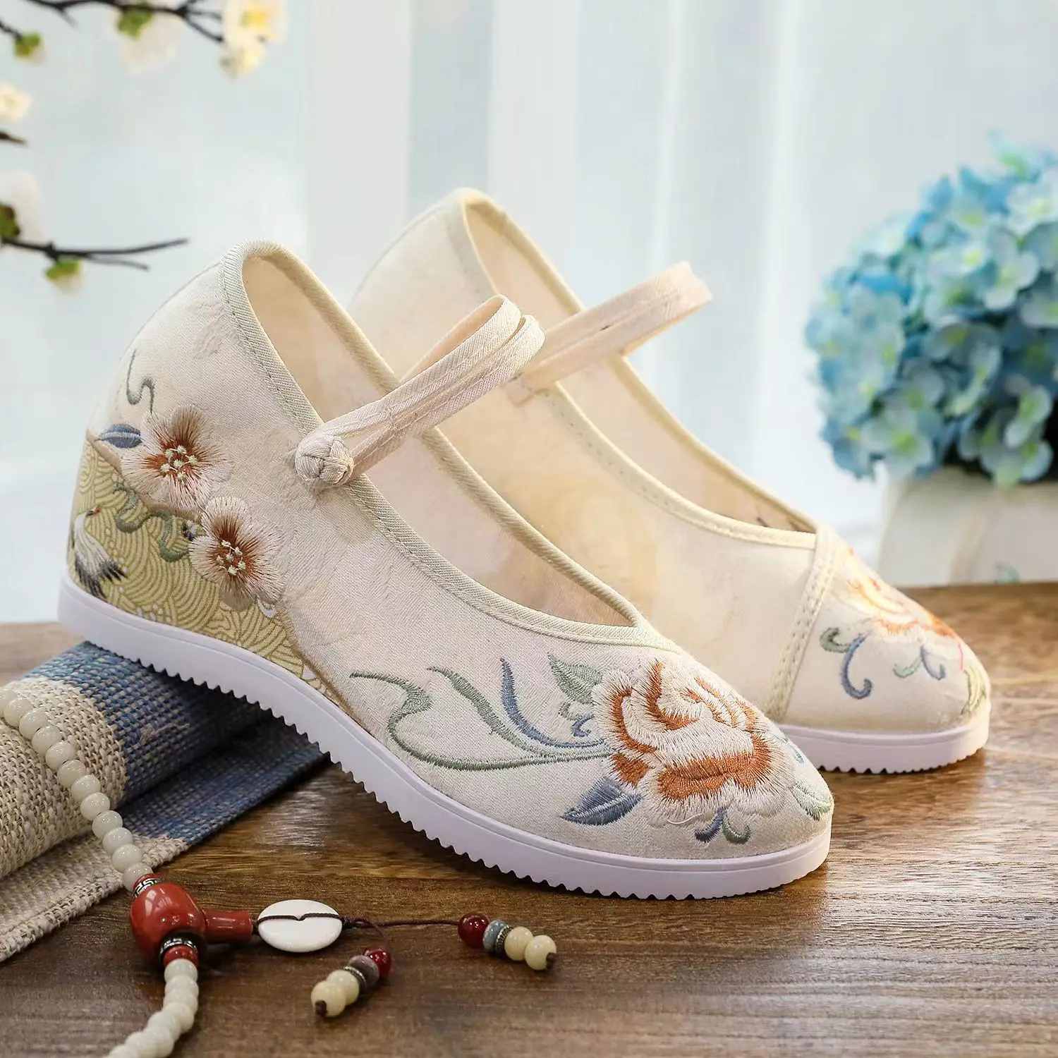 Új Női wedges Olajfestmény embroidered Félcipő Tömített Talp vlies Elcsúszik ligh Futam Fokhagymagerezd Etnikai stílusú hanfu Félcipő retro Vörös biliárdgolyó esküvői Félcipő