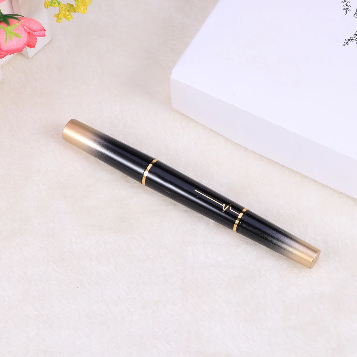 両端マットリップスティック リップライナーペンシル 長持ちするノンスティックカップ 純粋な色 高色素マットリップスティック