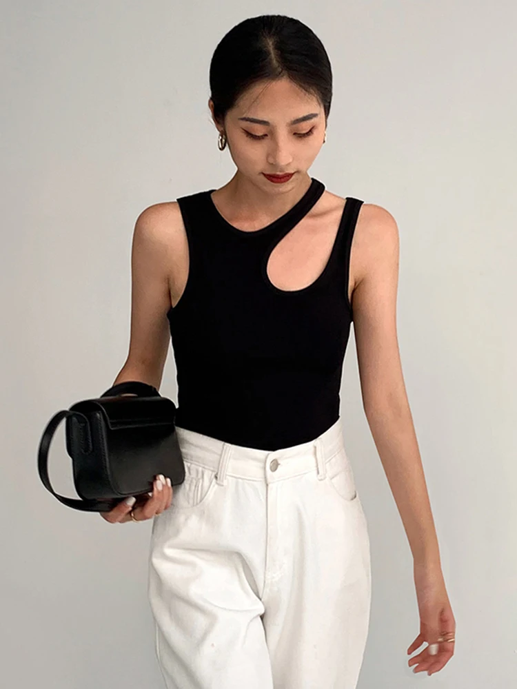 Slanted shoulder hollow suspender women's niche slim fit spicy girl sleeveless hanging neck top summer irregular T-shirt