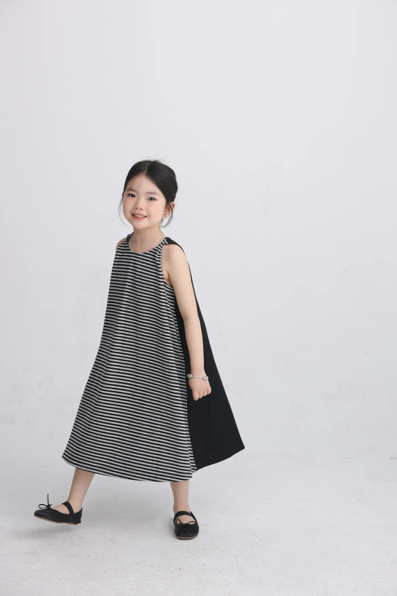 

Family Matching Clothes Spring Summer Stripes Dress Mother Daughter Sleevedless Soft Cotton Dress Women Dress Girl Party Dress