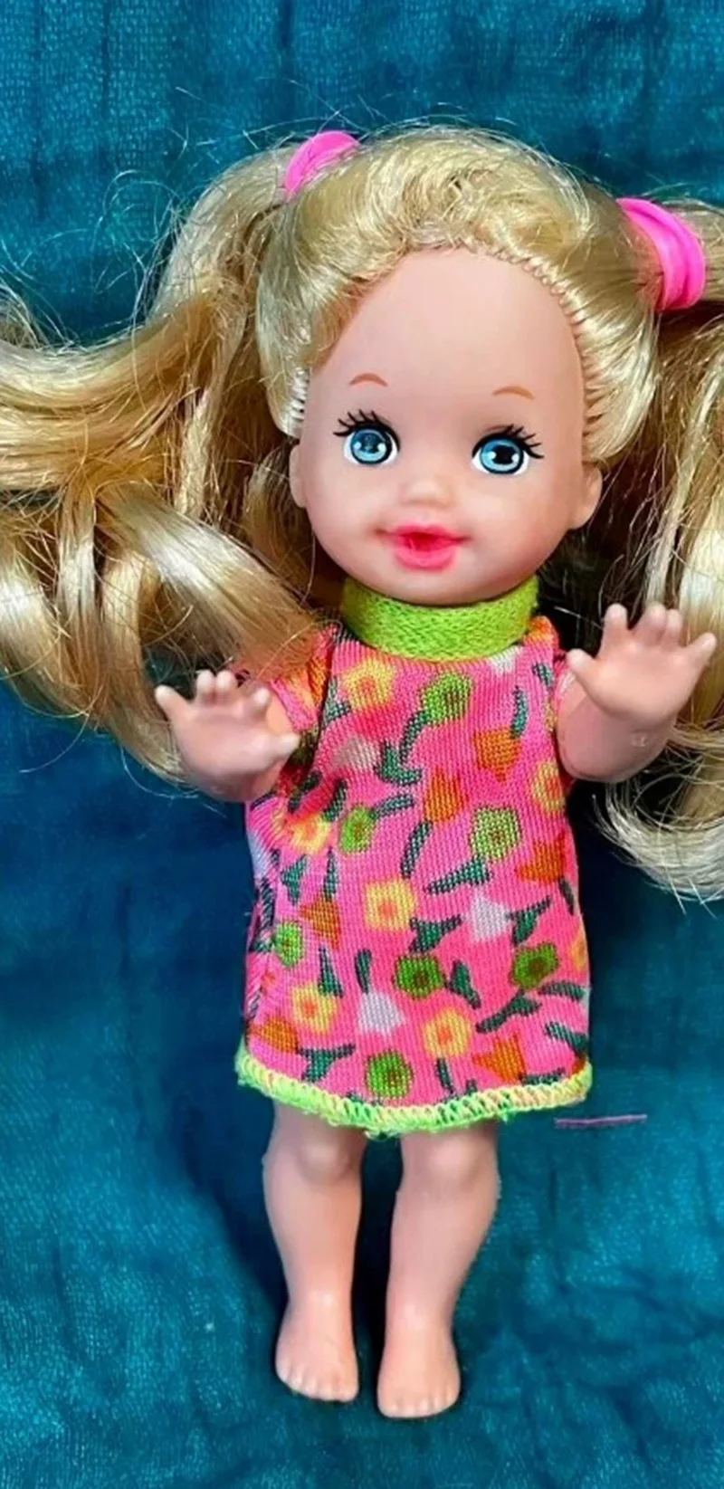 Not Brand New 1/6 Scale Little Girl and Boy Head Body Clothing Full Set Figure Toys Without Original Box Default Defect