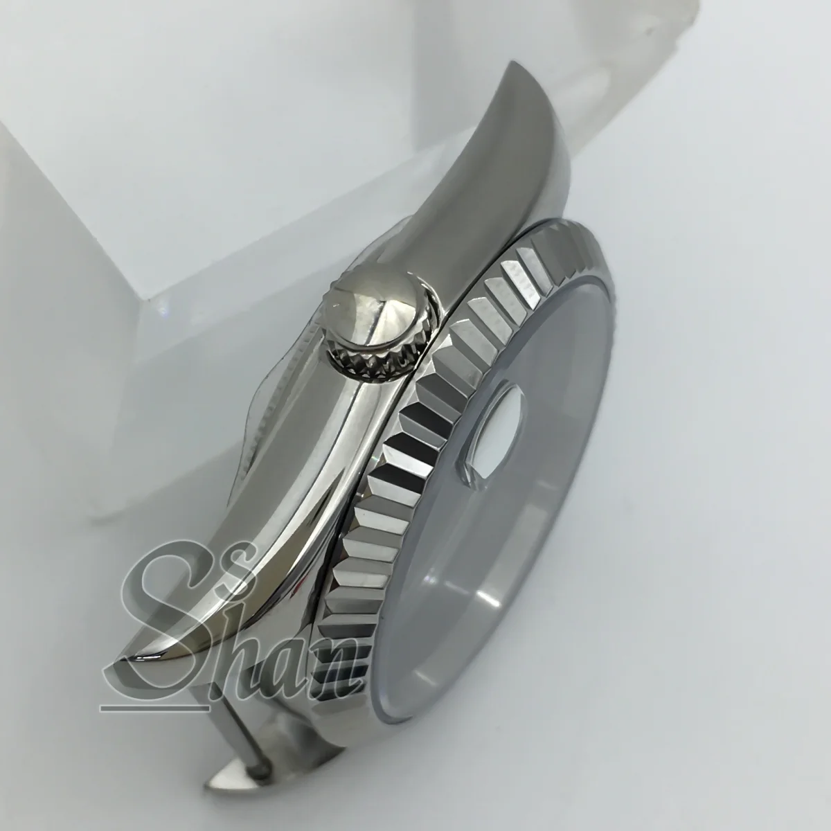 La caja pulida de 36 mm/39 mm con cristal de zafiro y borde verde es adecuada para el movimiento NH35 NH36 Miyota DG ETA2824 PT5000