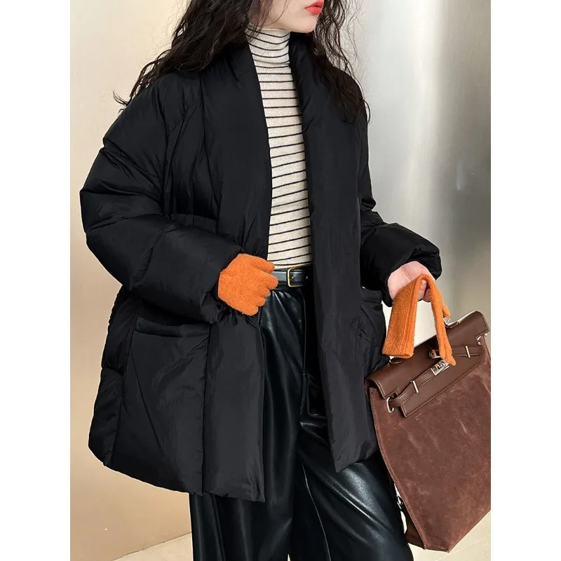 La nueva chaqueta acolchada de algodón holgada y cálida con diseño Retro, cintura ceñida y cuello en V grande, moda de invierno para mujer