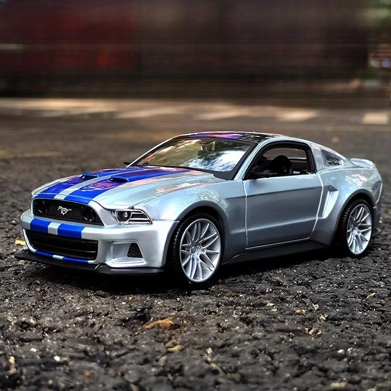 

Maisto 1:24 2014 Mustang Street Racing Version Alloy Scale Car Model Diecast Metal Static Collection Chidlren Toy Car Gift