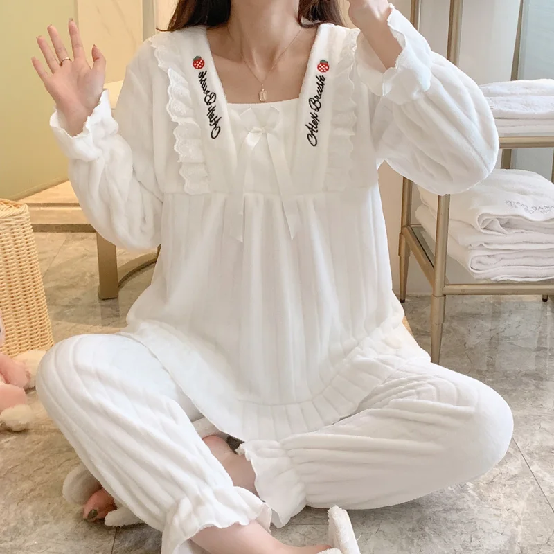 Autumn and Winter Pajamas Women Winter Thickened Fleece-lined Coral Fleece Solid Embroidered Lace Winter Flannel Home Wear Set