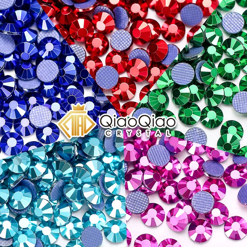 QIAO Colore metallizzato Vetro Hot-Fix Strass di cristallo Pietre Strass con retro piatto per decorazioni in tessuto per vestiti fai da te