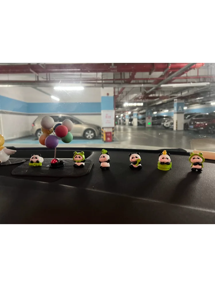 6 Stück Kawaii Panda Auto-Armaturenbrett-Figuren, Niedliche Harz-Mini-Ornamente, Innendekoration, Schreibtisch- und Heimdekoration, Geschenk für Frauen, SUV, Auto – Detail 10