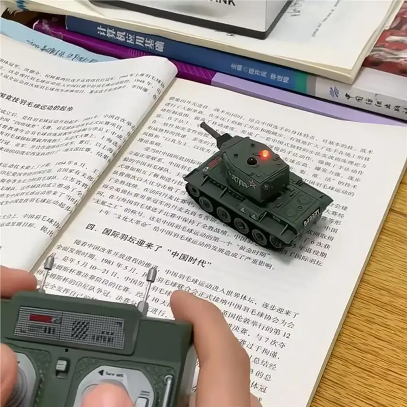 Mini réservoir RC créatif, véhicule tout-terrain Rechargeable, bataille infrarouge, voiture télécommandée, cadeau Unique pour petit ami