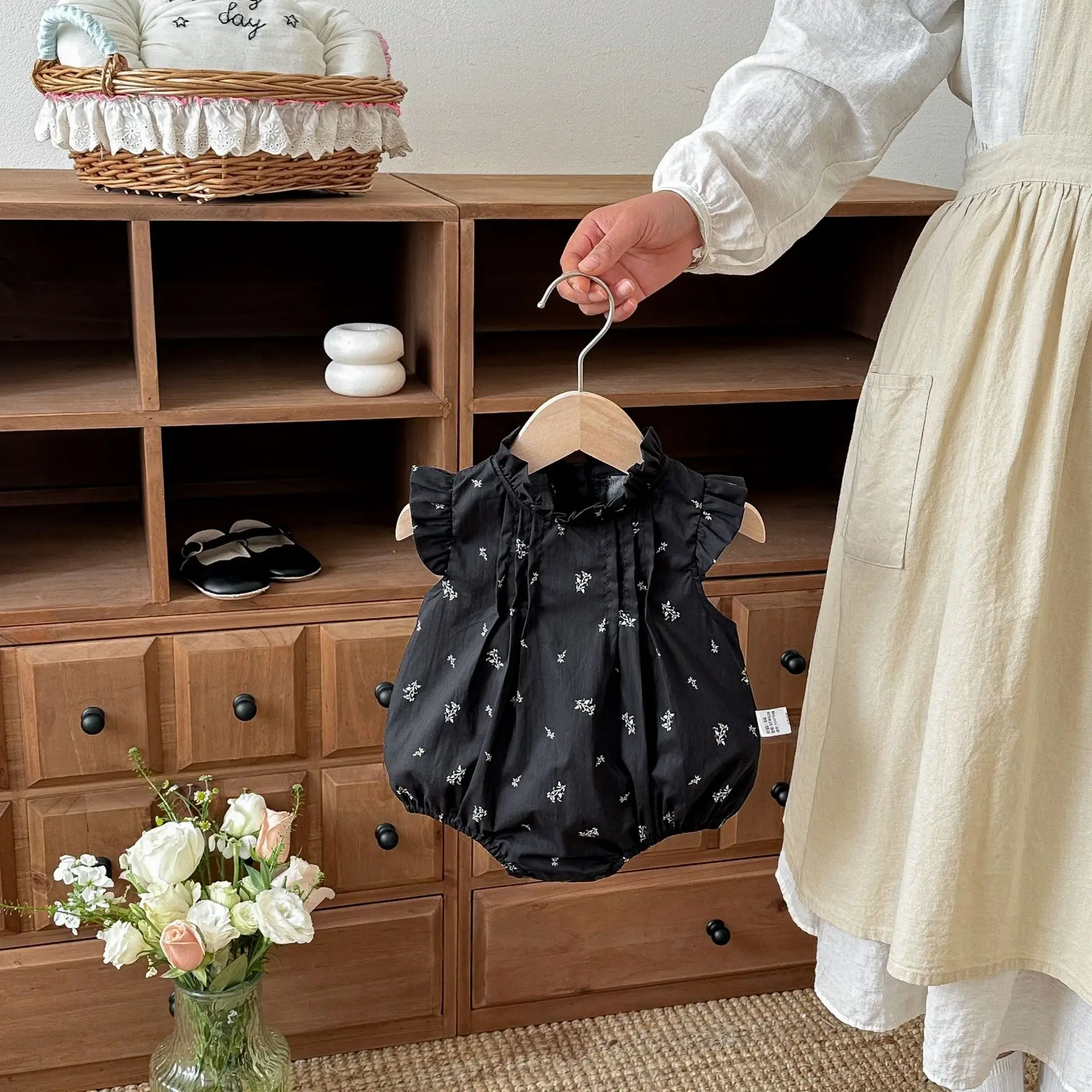 New Summer Baby Girl Baby Floral Ha Yi 2026 Small Flying Sleeve Children's Clothing Baby Cute Bag Fart Clothes Crawling Clothes