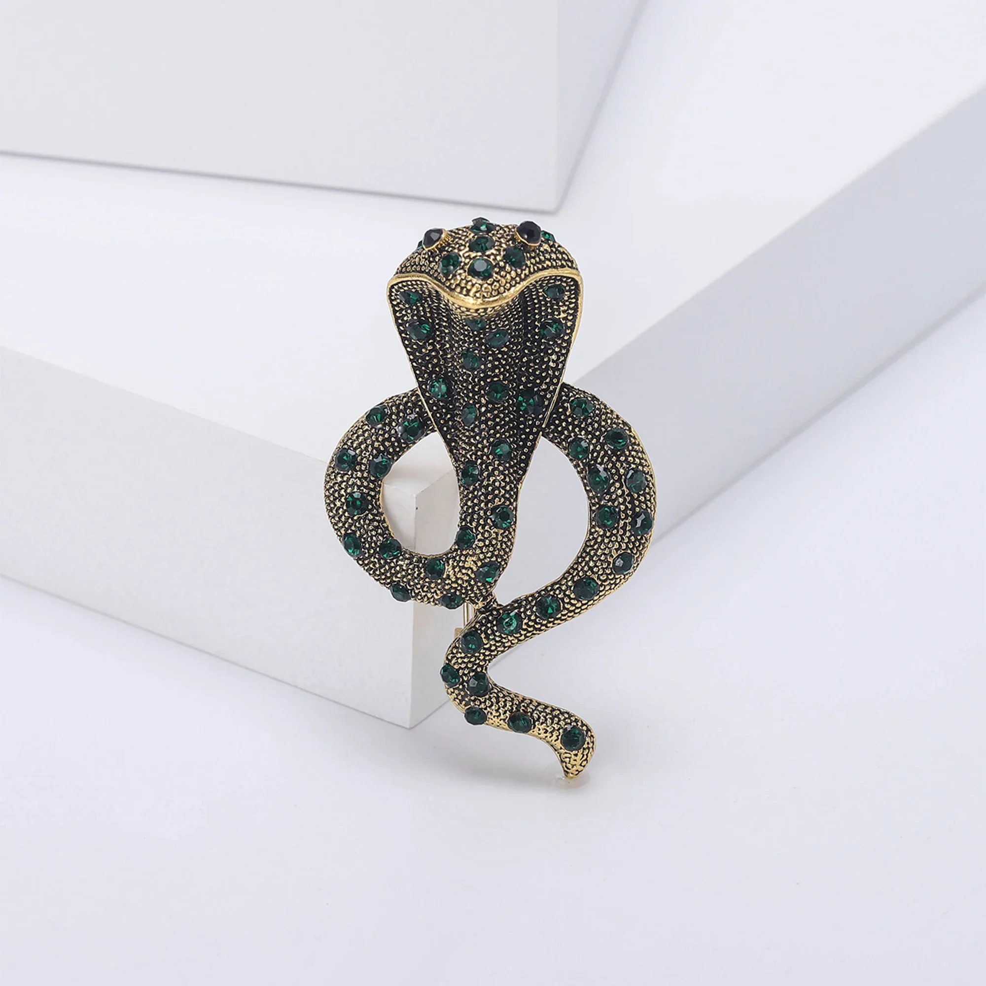 Trendy Rhinestone Cobra Brooches for Women Enamel Snake Pins Office Party Friend Gifts Jewelry Accessories