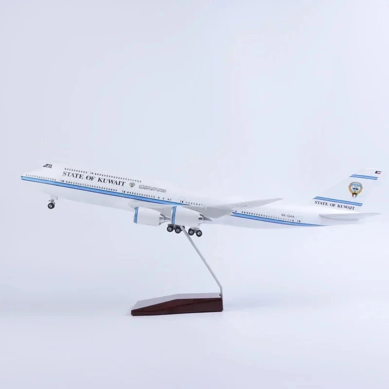 1:150 Scale Model Airplane B747 Kuwaiti aircraft model with Lights and Landing Gear Resin Diecast Airplane Display Collection Pl