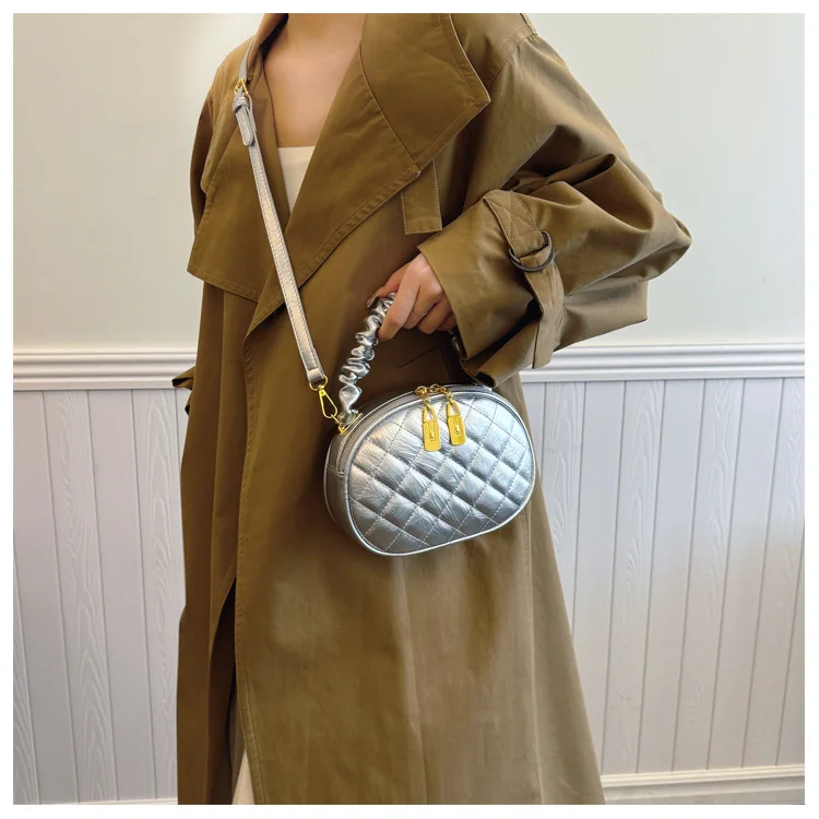 

2025 Luxe Chain Crossbody Bag, Aesthetic Shoulder Purse for Women, Fashion Day to Night Tote, Minimalist Sling Bag, Textured