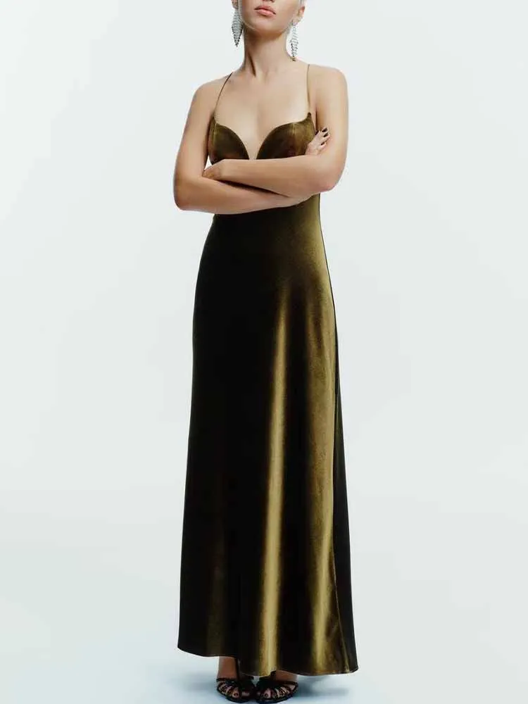 유럽 및 미국 스타일 겨울 신상 여성 의류 패셔너블 트렌디한 분위기 다재다능한 벨벳 슬립 드레스