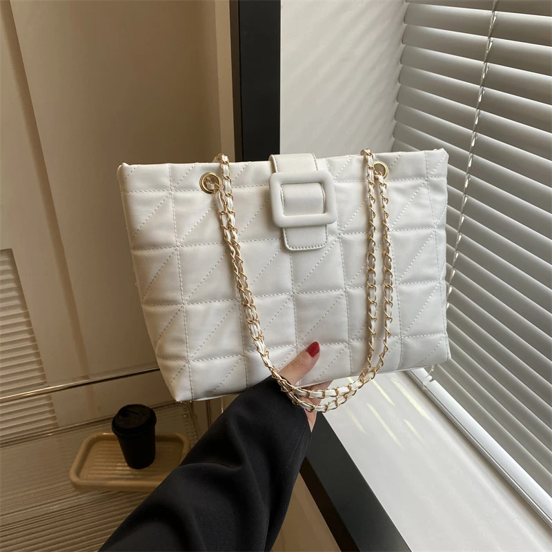 Bolsa de corrente de diamante casual de um ombro feminina monocromática, inverno elegante