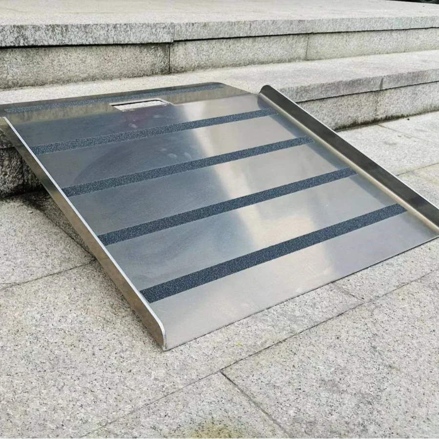 Source Manufacturers Are Selling Wheelchair Ramp Aluminum Alloy Climbing Boards for Assisting with Strollers