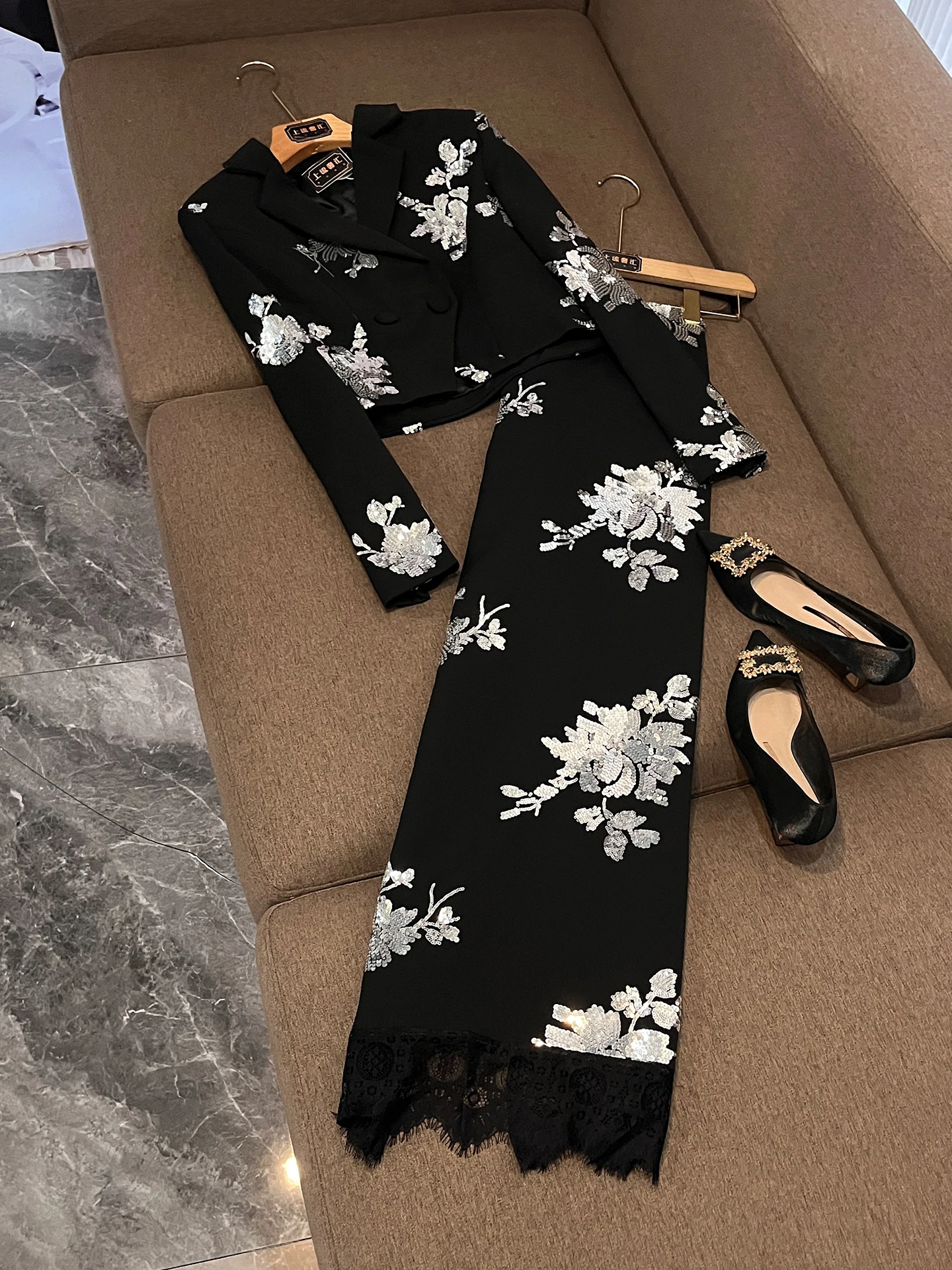 

Faionable Lace A-Line Skirt And irt Set High Waist Stand Collar Sequin Top And Lace Midi Skirt Two Piece Women's Outfit