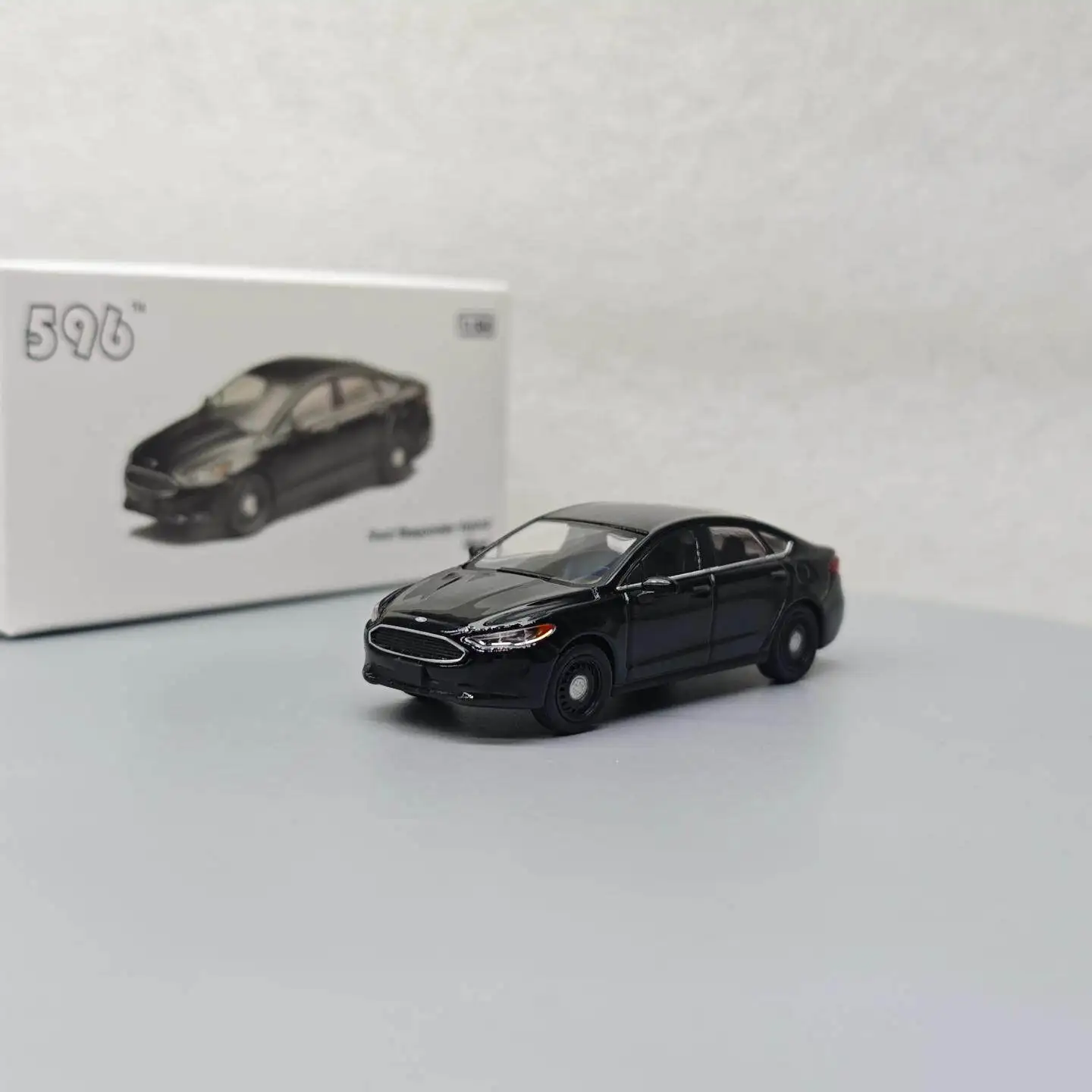 

596 1:64 Ford Mondeo Black Responder Hybrid 596-118 Коллекционная модель автомобиля из литого сплава