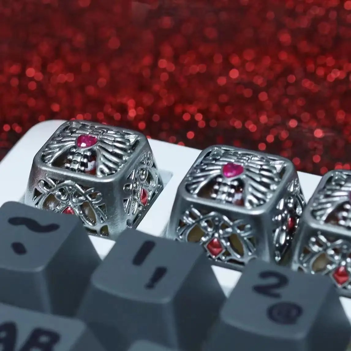 Translucent heart-shaped hollow metal keycaps personalized keycaps with gemstone edging gaming mechanical keyboard keycaps