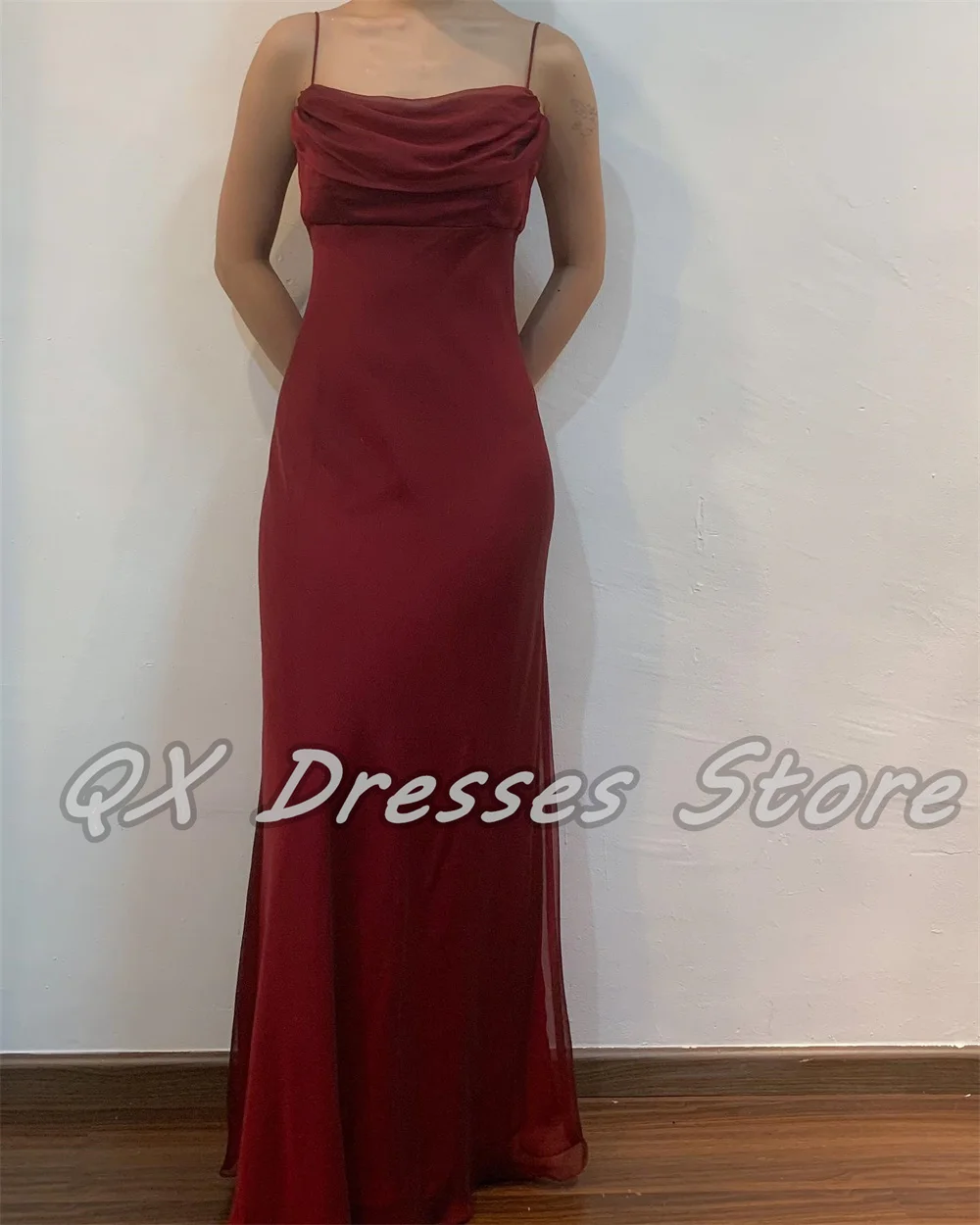 Customized Spaghetti Strap Prom Dresses Solid Color Straight Simple Party Gown Elegant Backless Evening  فساتين للحفلات الراقصة