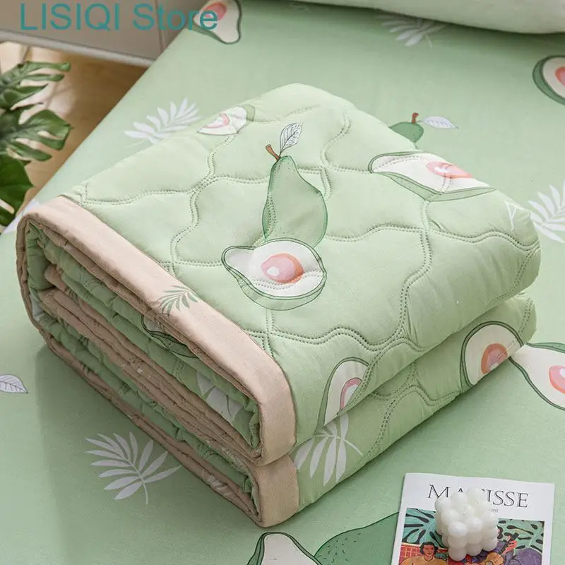 New Cooling Summer Blanket Couple Bed Quilt Machine Washable Air- Comforter Queen Size Duvet Insert Bedspread on The Bed