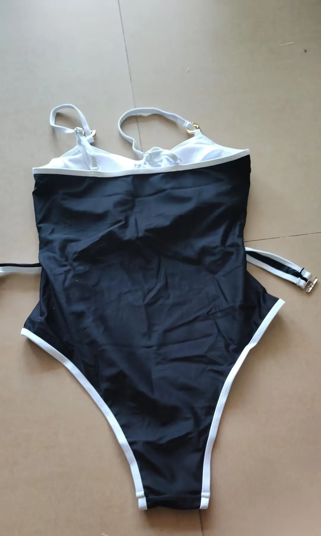 2026 セクシーな女性ワンピース水着水着女性固体黒プッシュアップひも入浴者水着モノキニブラジル水着