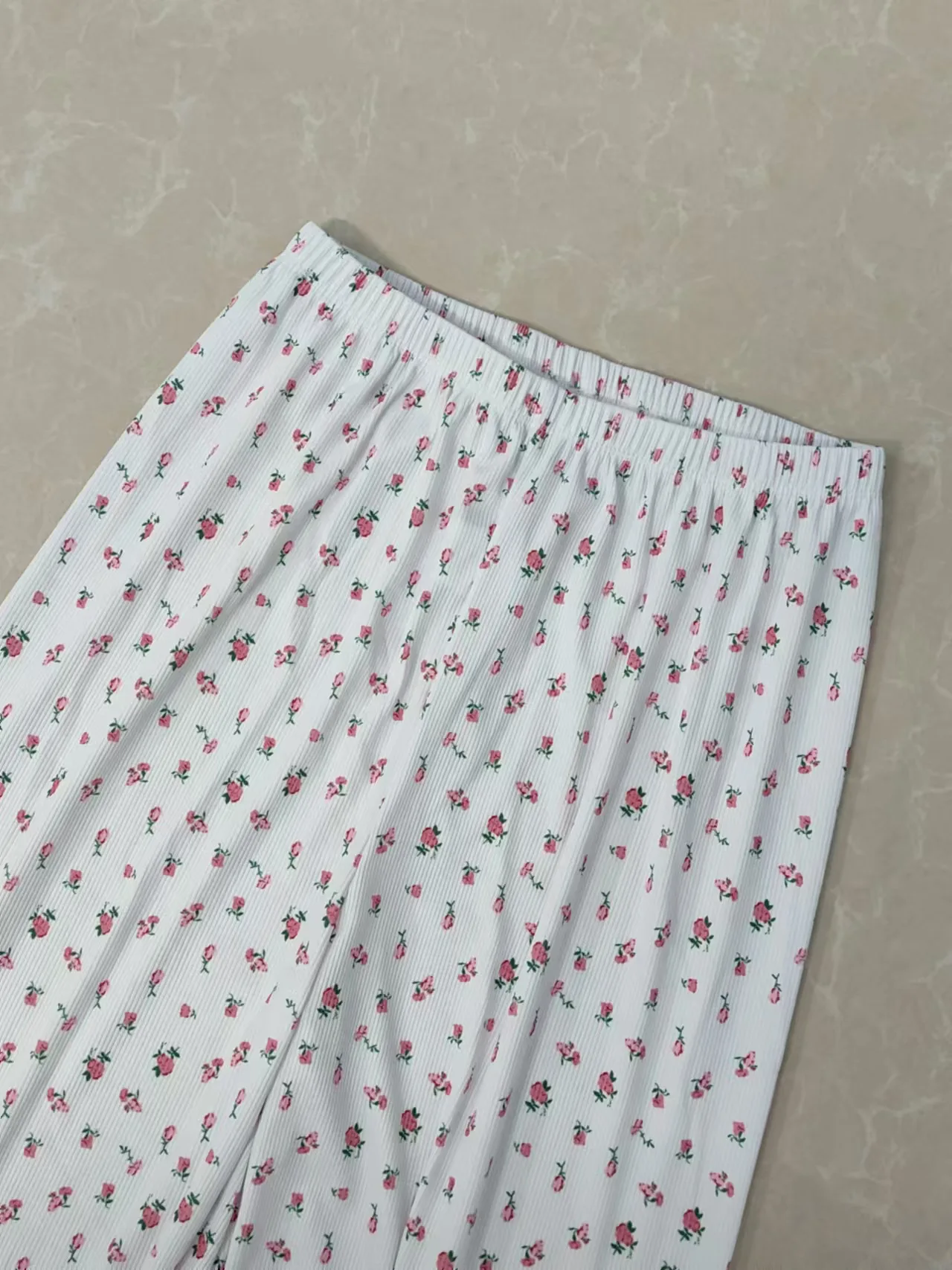 ملابس نوم منزلية برقبة على شكل حرف v مطبوعة بأكمام طويلة حافة ملفوفة من الخس سراويل طويلة مُزينة بالزهور مريحة عالية المرونة طقم منزلي نسائي